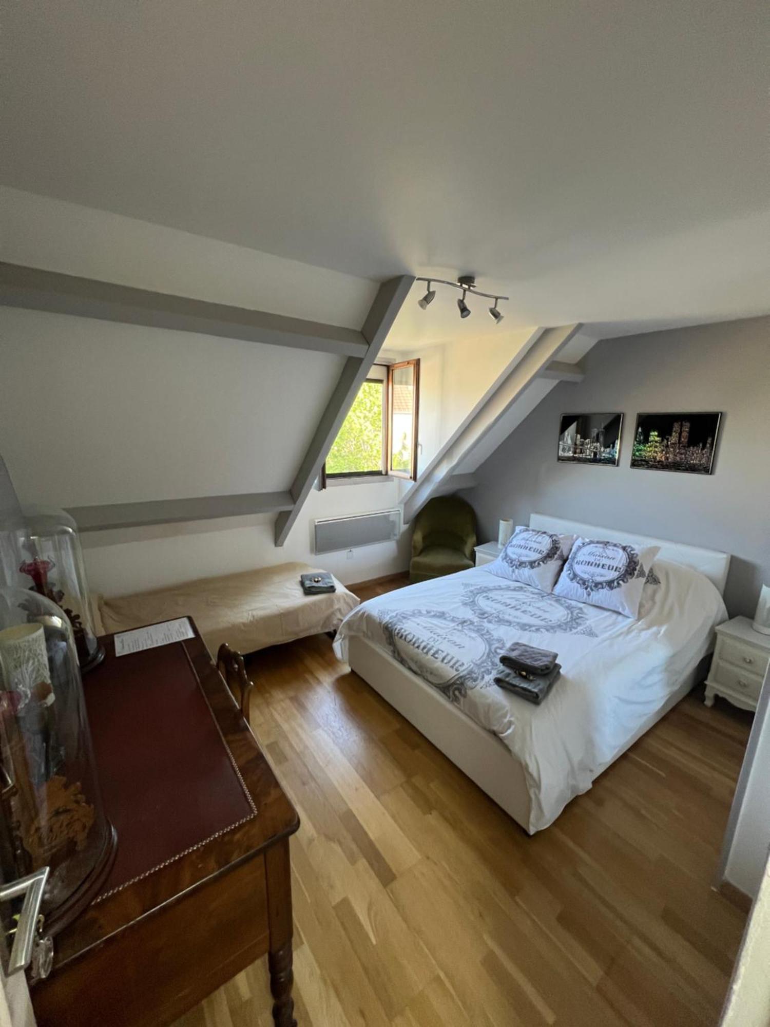 La Maison Du Bonheur Saintry-sur-Seine Eksteriør bilde
